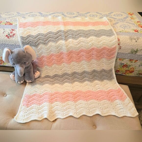 NEW RIPPLE BABY BLANKET HAND-CROCHETED BY SELLER Large 40 X 30 Inch - Picture 1 of 16